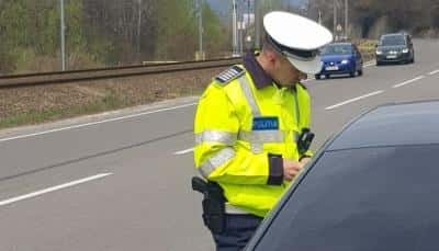 Un bărbat fără permis și cu alcoolemie peste 1,5 la mie a fost depistat joi, la prânz, pe DN1