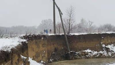 FOTO | O surpare de teren a lăsat o comună din Prahova fără curent