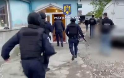 VIDEO 🎦 Noi percheziții ale polițiștilor prahoveni, în județul Dâmbovița. Sunt căutați suspecți în cazuri de furturi de pe șantiere din Prahova și Ilfov